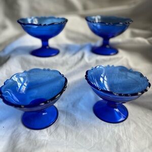 Set of L.E Smith cobalt blue depression glass footed desert bowls